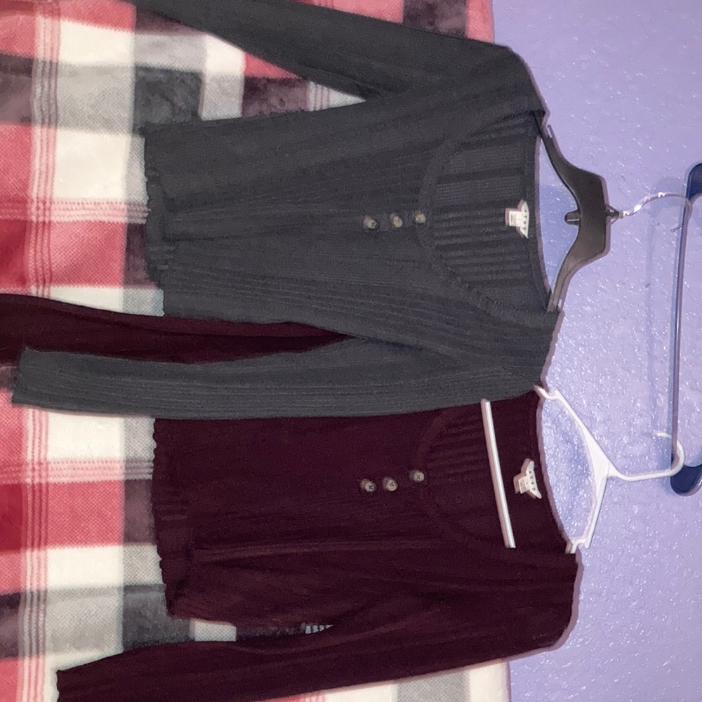 2 long sleeve Aeropostale crop tops